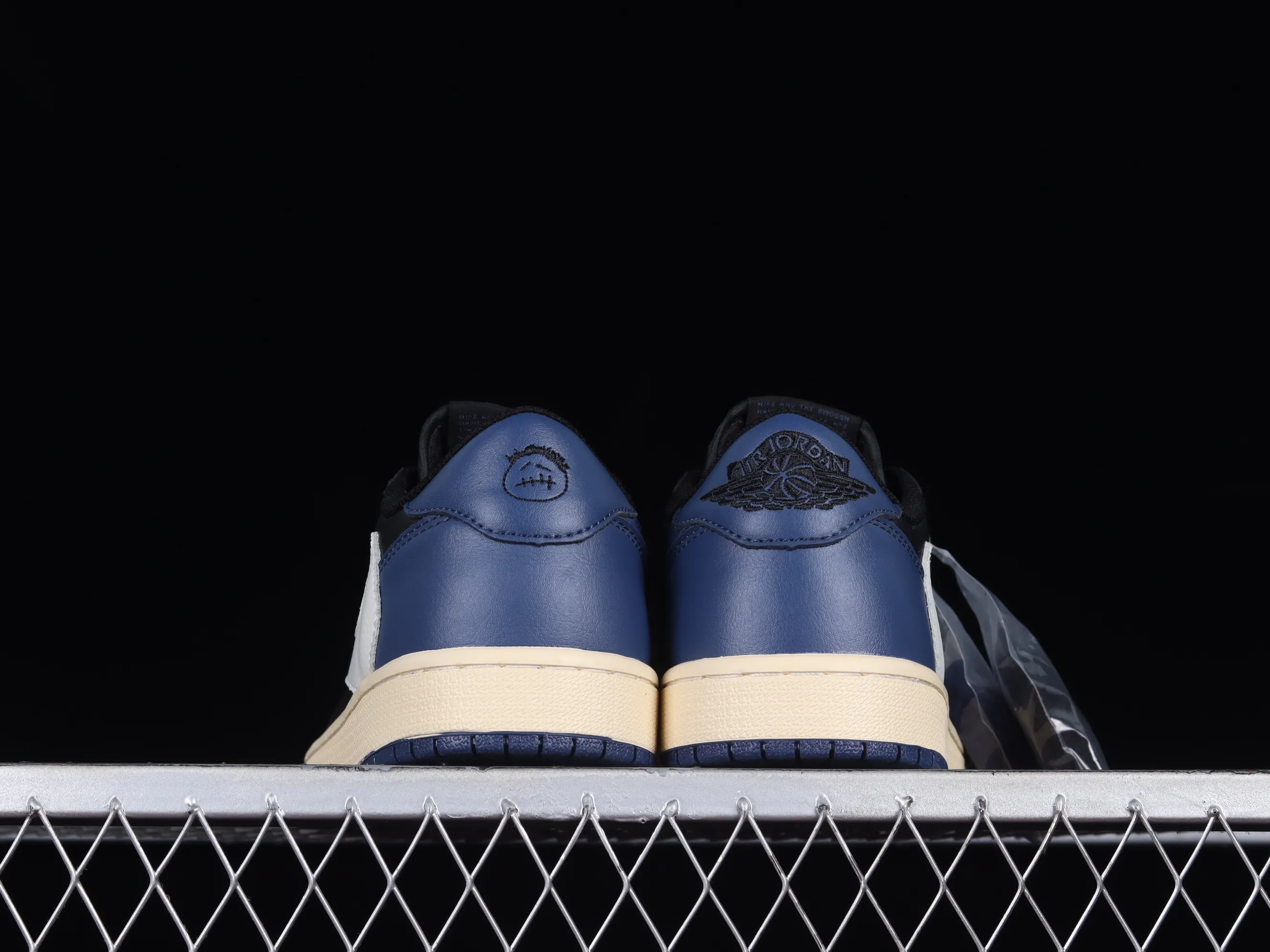 All categories Air Jordan Jordan series basketball shoes Air Jordan 1 Low Travis Scott x Air Jordan 1 AJ1 Joe 1 Overhook low-top basketball shoes DM7866-041
